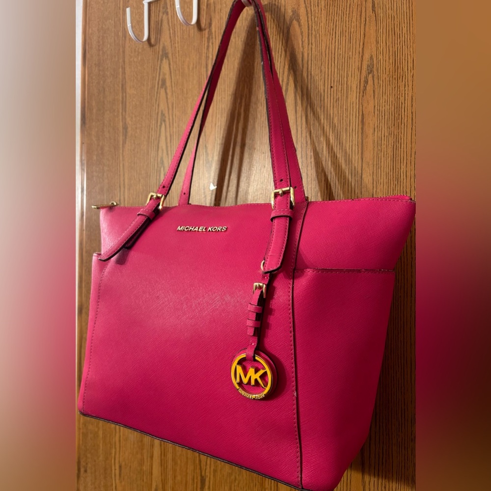 Michael Kors Textured Saffiano Pink Leather Jet Set Tote - Picture 2 of 13